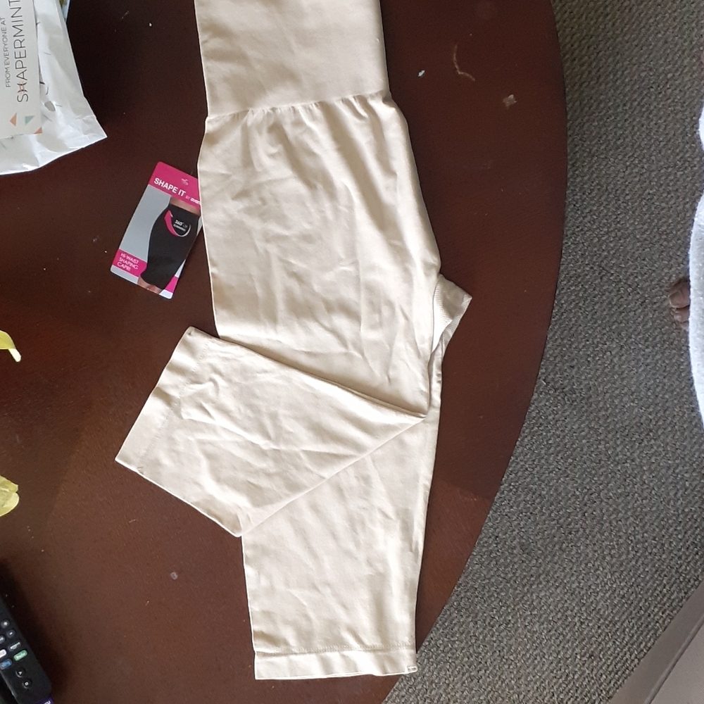 Hi-waist shaping capri